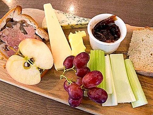 Ploughman's lunch food