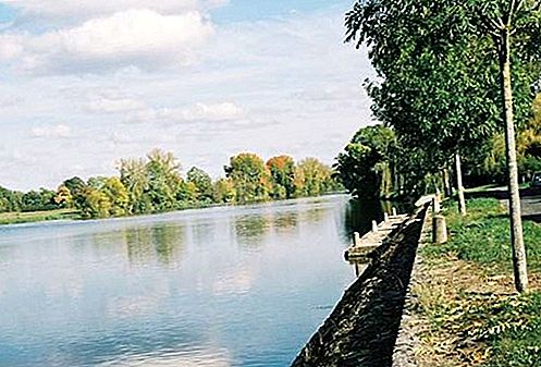 Sungai Cher River, Perancis