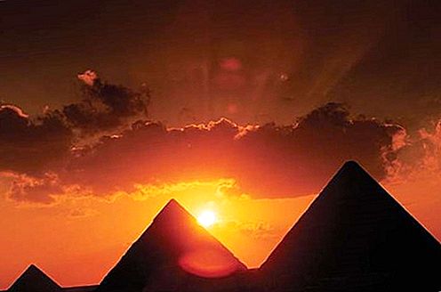 أهرامات الجيزة ، مصر