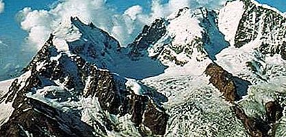 Montañas de los Alpes Bernina, Suiza