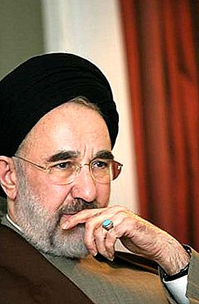 Irāna 2006. gadā: valsts krustcelēs