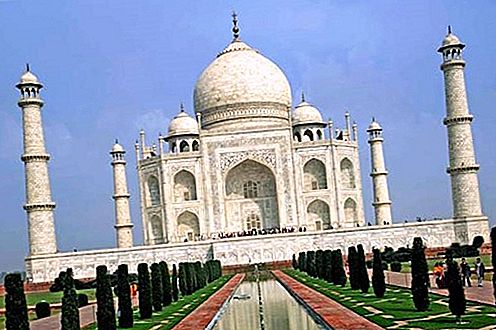 Taj Mahalin mausoleumi, Agra, Intia