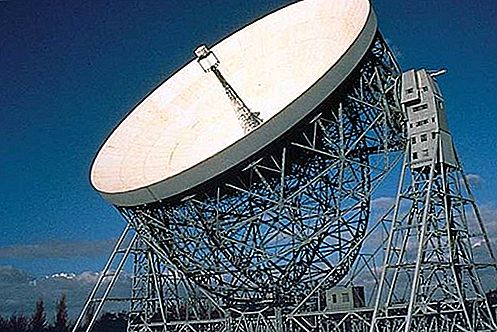 Sir Bernard Lovell engelska radioastronom