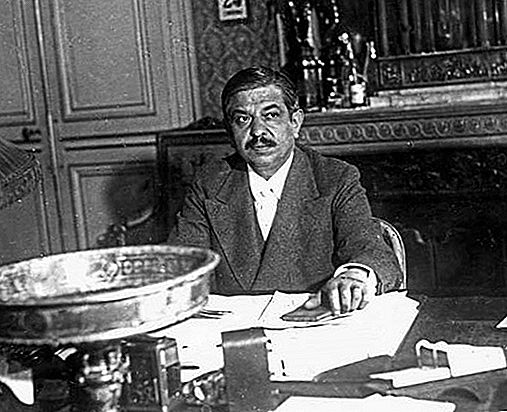 Si Pierre Laval politiko at negosyante ng Pransya