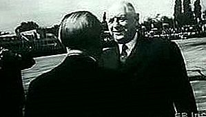 Konrad Adenauer chancellor ng West Germany
