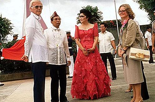 Η δημόσια φιγούρα της Imelda Marcos Filipino