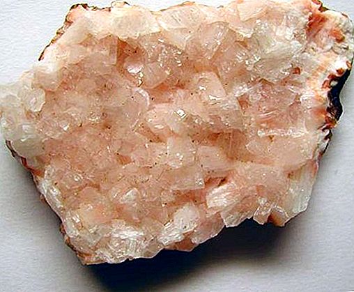 Heulandite mineral