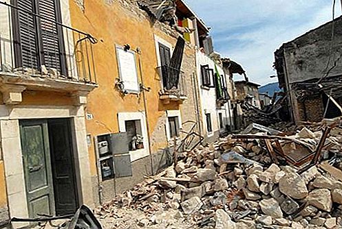 L "Aquila potres leta 2009 Italija