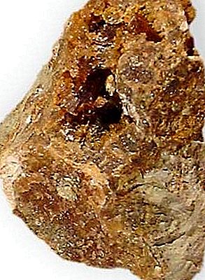 Strontianitový minerál