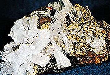 ヘミモルファイト鉱物