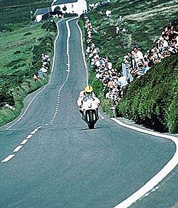 Tourist Trophy menunggang lumba motosikal