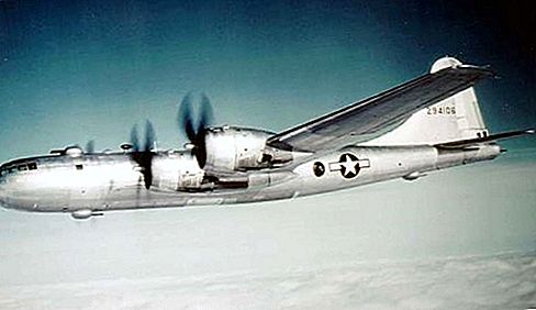 B-29 fly