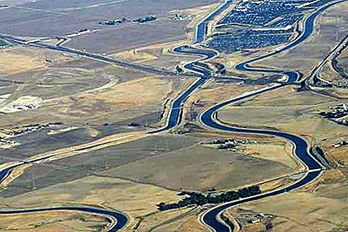 Vodene površine California Aqueduct, Kalifornija, Sjedinjene Države