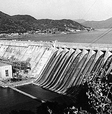 Presa Fengman Dam, China