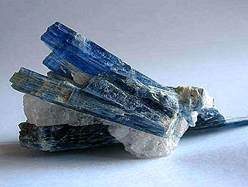 Kyanite mineral