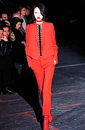 Hubert de Givenchy perancang busana Prancis