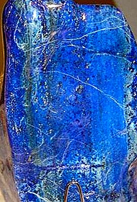 Lapis lazuli gemstone
