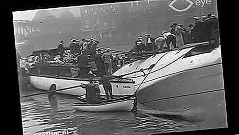 Eastlandin katastrofi, merikatastrofi, Chicago River, Chicago, Illinois, Yhdysvallat [1915]