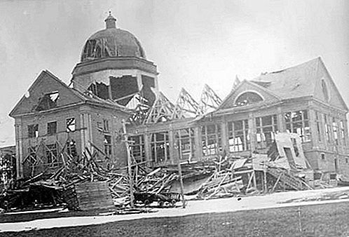 加拿大新斯科舍省哈利法克斯港的哈利法克斯爆炸船爆炸[1917]